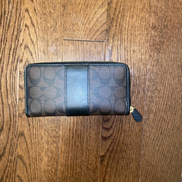 AUTHENTIC COACH WOMEN’S WALLET - Picture 5 of 5